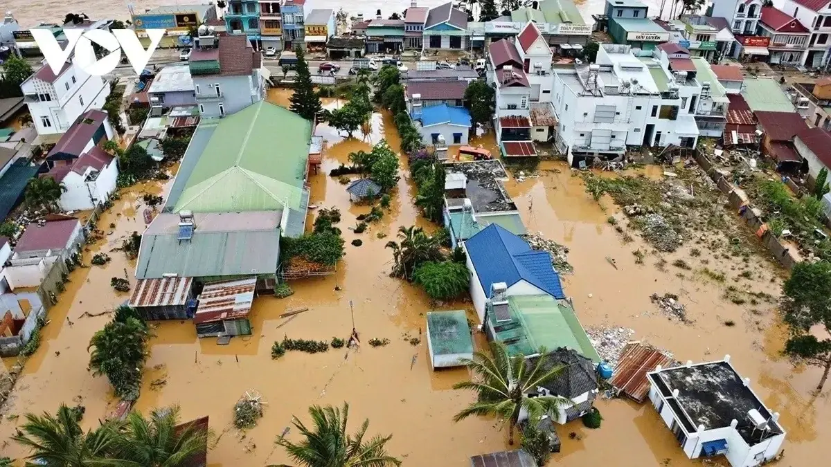 Vì sao khu vực Nam Trung Bộ trở thành 'tâm lũ'?